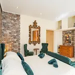 Villa Adrian